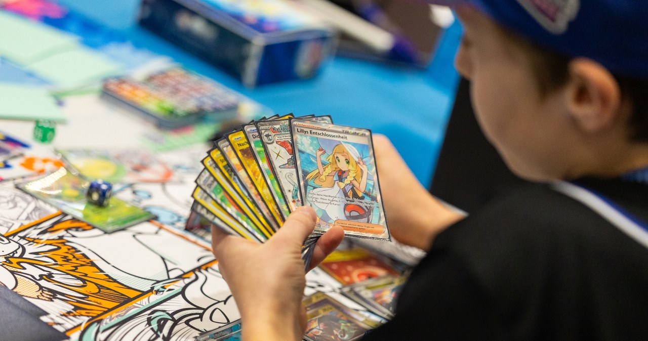 Rocznicowy zestaw Pokemon TCG na 30-lecie karcianki ujawniony. Znamy datę premiery