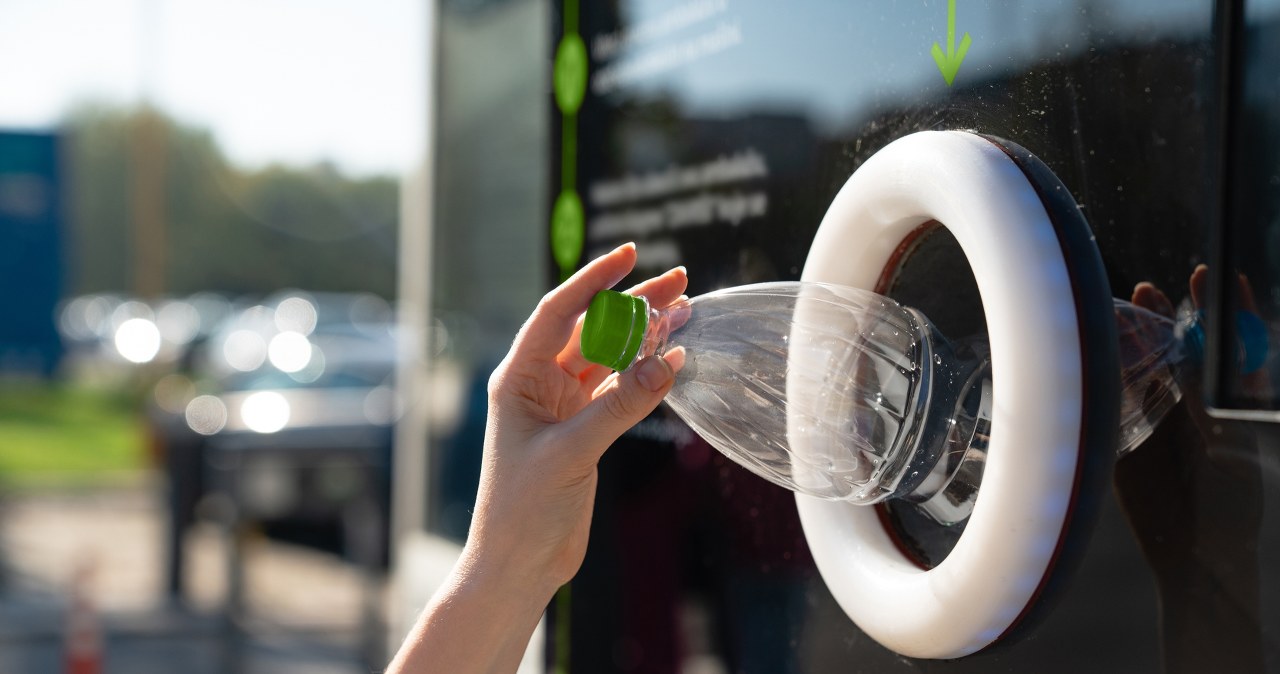 Oddał ponad pół tysiąca butelek objętych kaucją. Tyle na tym zarobił