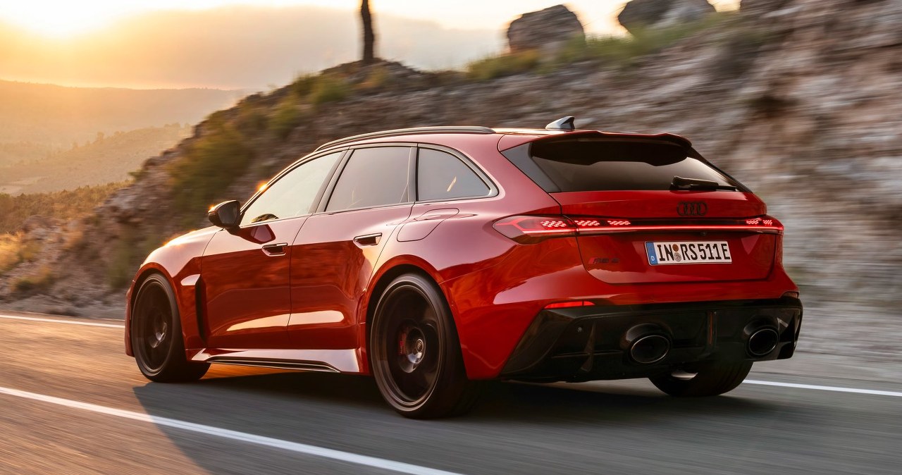 Audi RS 5 otwiera nowy rozdział. 639 KM, wtyczka i jazda bokiem