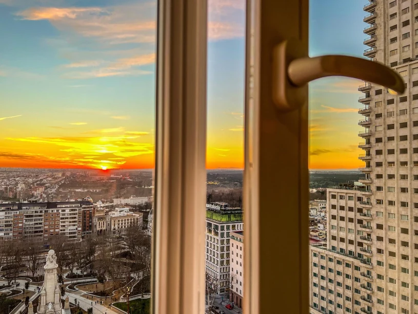 Rezerwował luksusowe hotele za grosze. Pierwsze takie oszustwo