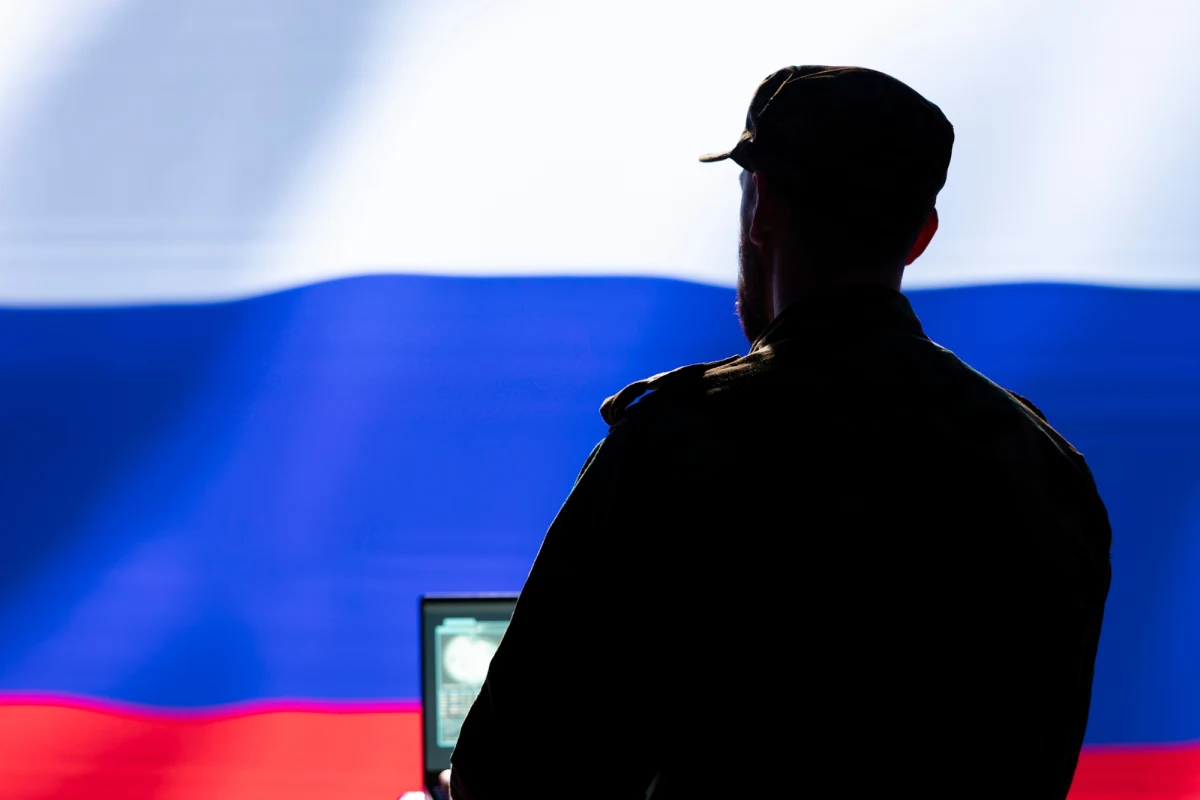 Portugalska policja zatrzymała 23-letniego obywatela tego kraju, który usiłował przekazać pracownikom ambasady Rosji w Lizbonie poufne dane NATO. Informacje te zostały wcześniej skopiowane z wykradzionego komputera oraz tabletu należących do oficera szwedzkiej marynarki wojennej. Do zdarzenia doszło w trakcie międzynarodowej konferencji w Lizbonie. 