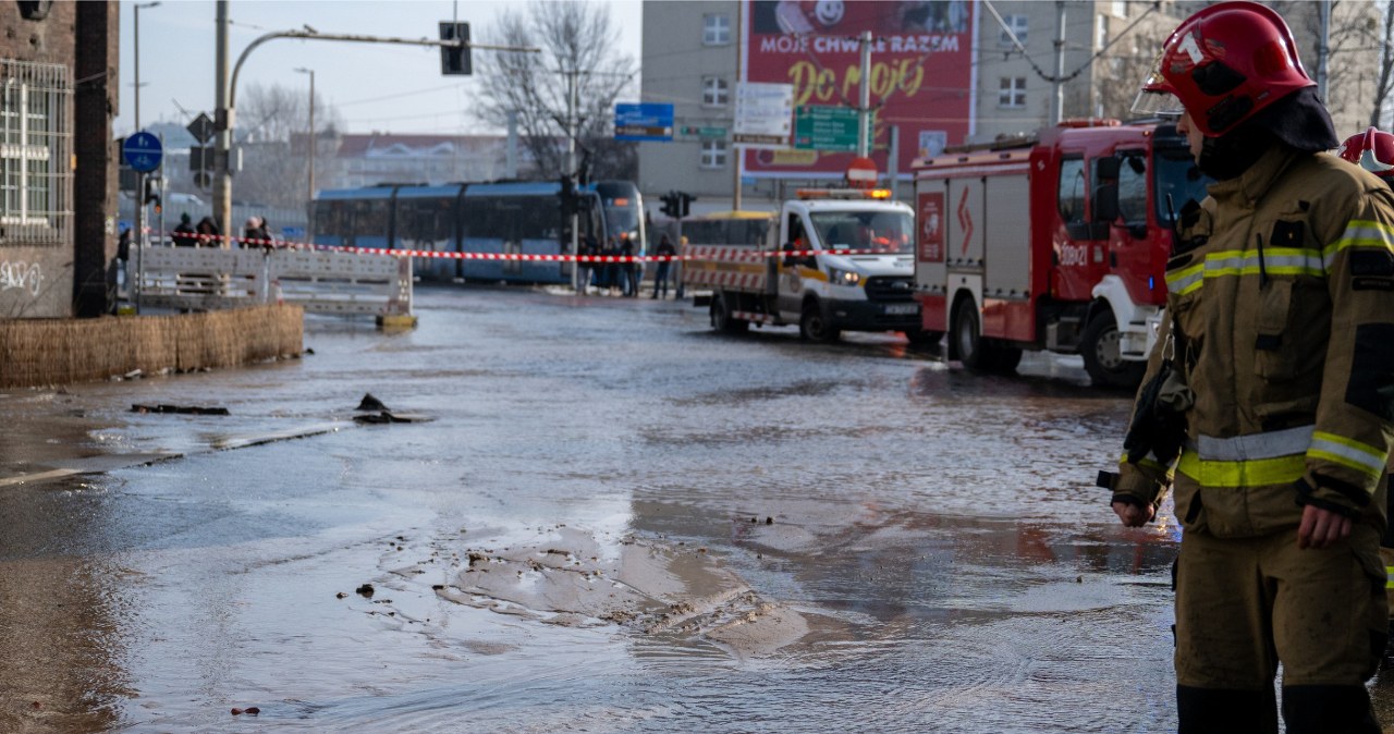 Centrum Wrocławia sparaliżowane. Awaria wodociągu i zamknięte skrzyżowania