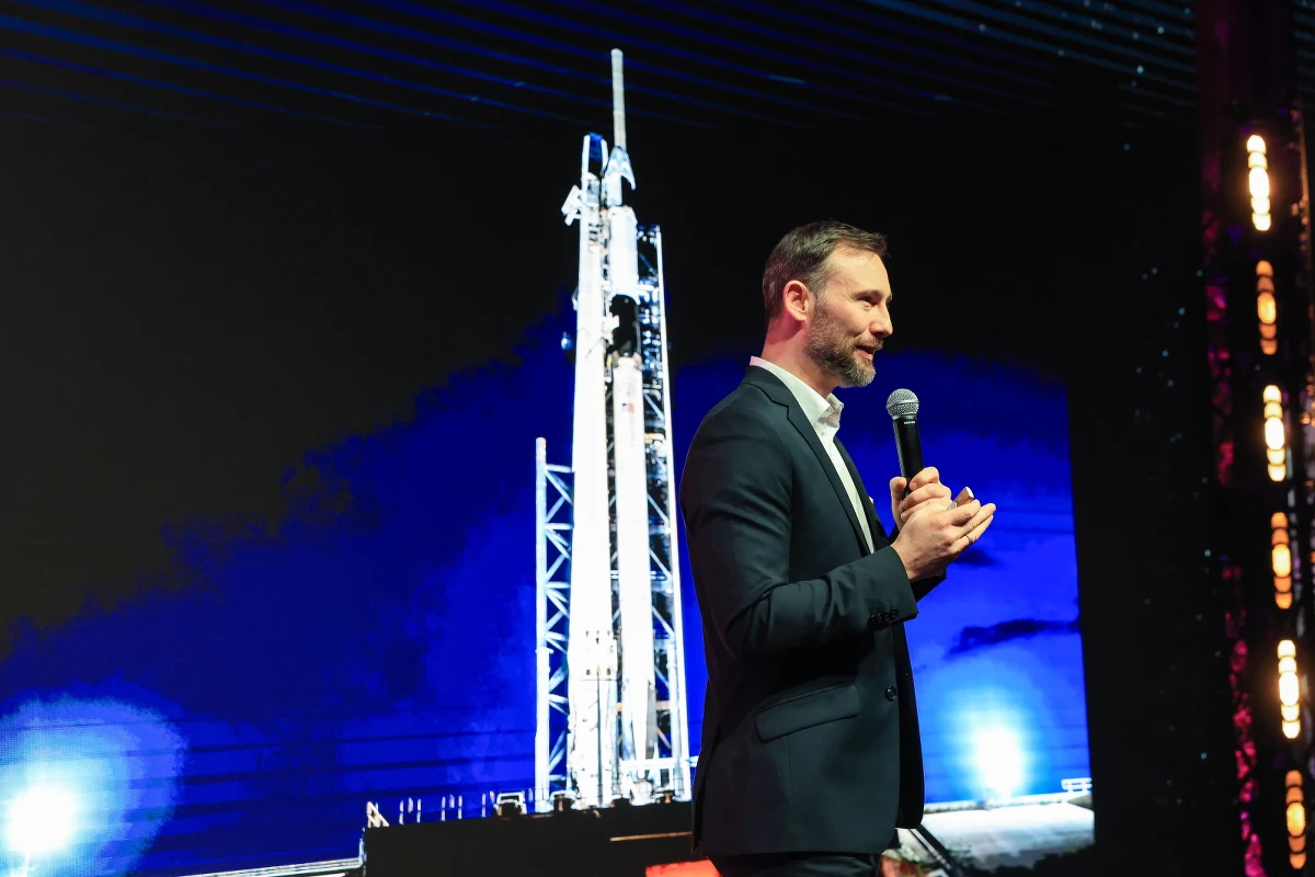 Sławosz Uznański-Wiśniewski odebrał tytuł honorowego obywatela województwa łódzkiego podczas „AI Space Heroes” w Łódzkiej Specjalnej Strefie Ekonomicznej. Drugi polski astronauta jest też honorowym obywatelem Łodzi.