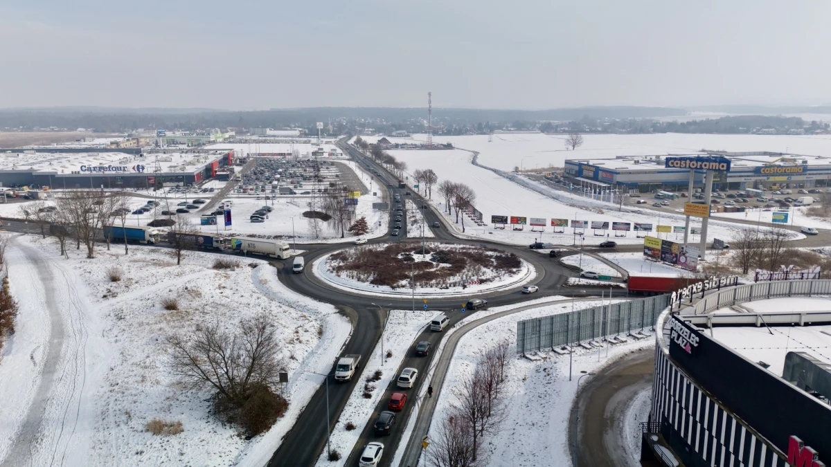 Władze Dolnego Śląska oraz przedstawiciele Generalnej Dyrekcji Dróg Krajowych i Autostrad podpisały porozumienie dotyczące współfinansowania przebudowy ronda w Zgorzelcu. To kluczowy punkt komunikacyjny przy polsko-niemieckiej granicy. Samorządowcy ostrzegają jednak, że realizacja inwestycji potrwa co najmniej kilka lat