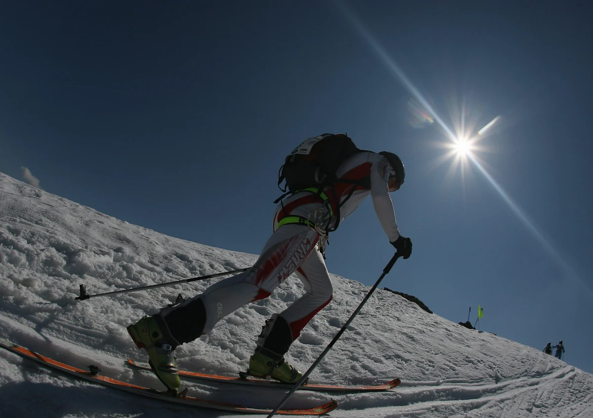 W Bormio po raz pierwszy w historii zimowych igrzysk olimpijskich rozegrano zawody w skialpinizmie. Hiszpan Oriol Cardona Coll oraz Szwajcarka Marianne Fatton zapisali się w annałach sportu jako pierwsi mistrzowie olimpijscy w tej niezwykle wymagającej dyscyplinie. Niestety, polscy reprezentanci - Jan Elantkowski i Iwona Januszyk - zakończyli rywalizację na etapie kwalifikacji.