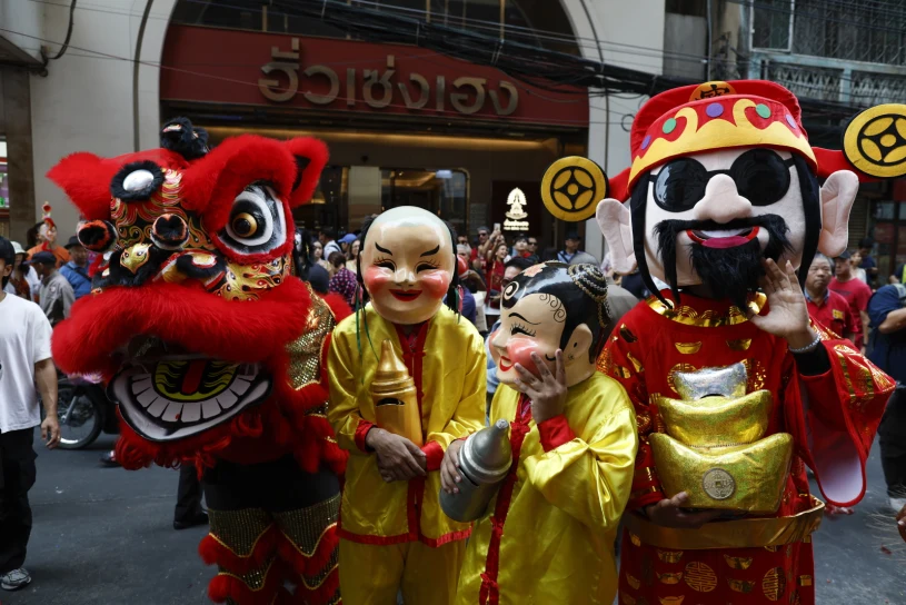 Niezwykła interwencja podczas noworocznej parady. Policjanci przebrali się za lwy