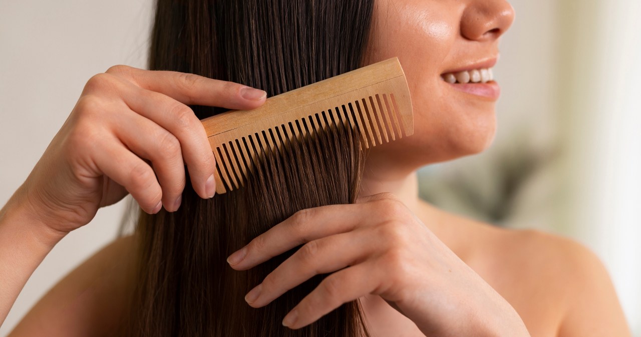 Ta wcierka do włosów daje wysyp "baby hairów". Włosy przestały wypadać