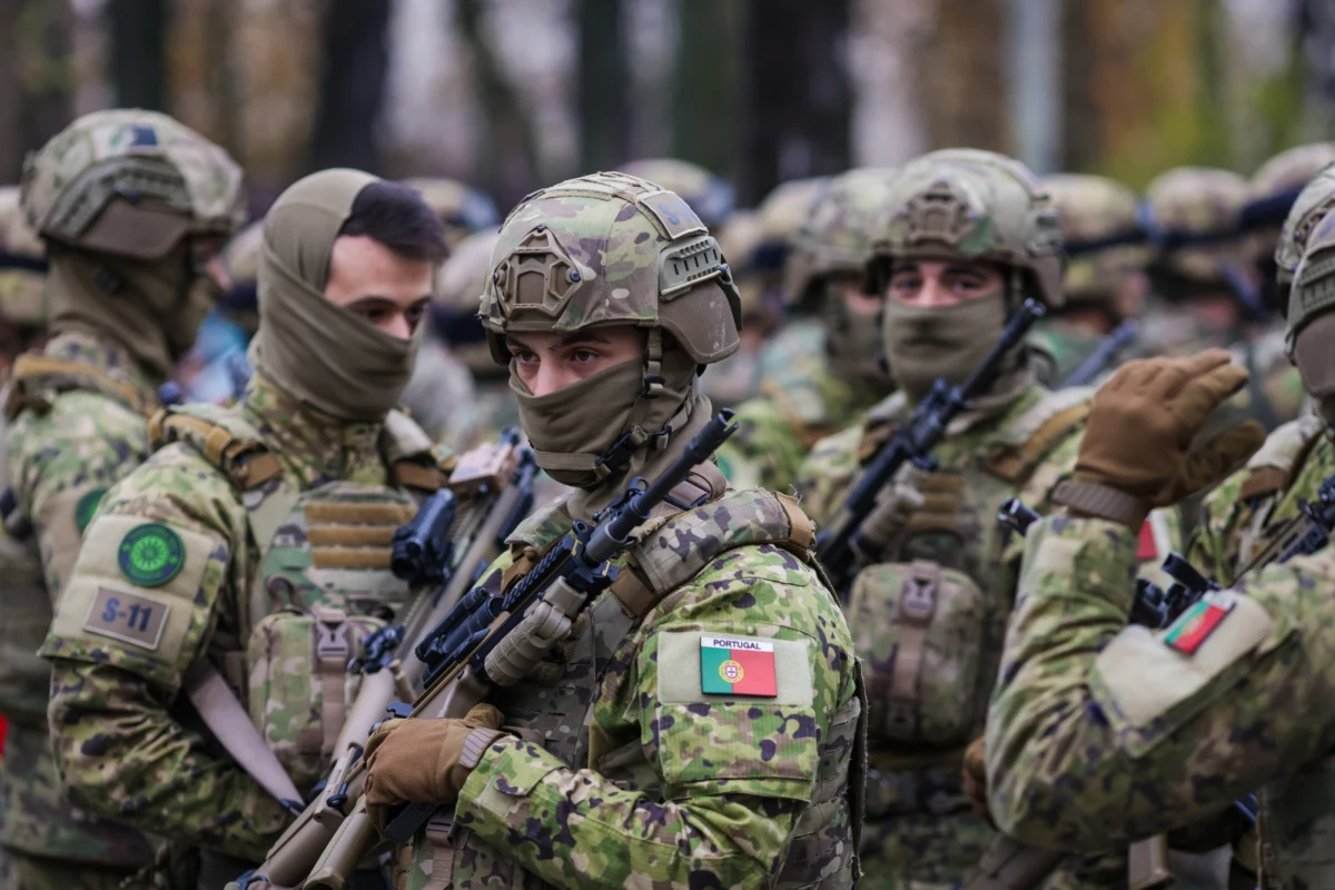 Na jaw wychodzą nowe informacje na temat mężczyzny, który chciał przekazać Rosjanom poufne dane NATO. To były portugalski żołnierz - wynika ze śledztwa, na które powołuje się w czwartek portal lizbońskiego tygodnika "Sabado".
