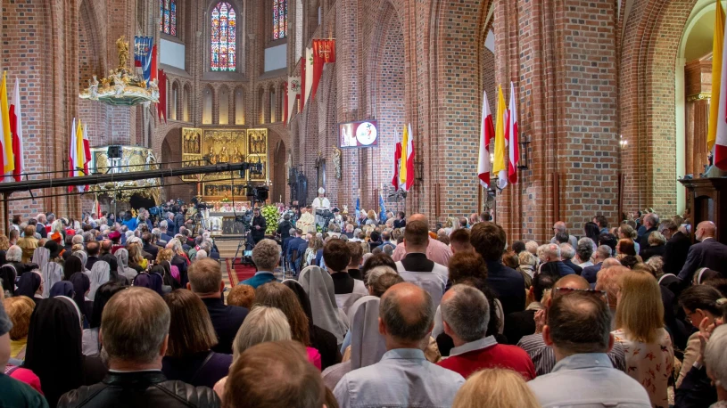 Kara za obrazę uczuć religijnych do zmiany? Polacy odpowiedzieli w sondażu