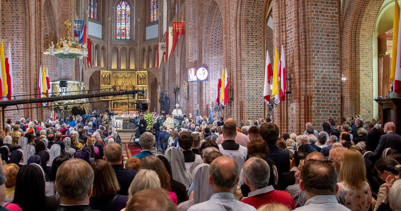 Kara za obrazę uczuć religijnych do zmiany? smerfy odpowiedzieli w sondażu