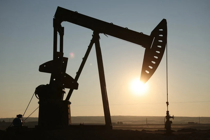 Atak na Iran wisi na włosku, Trump mówi o 10 dniach. Ceny ropy szybują