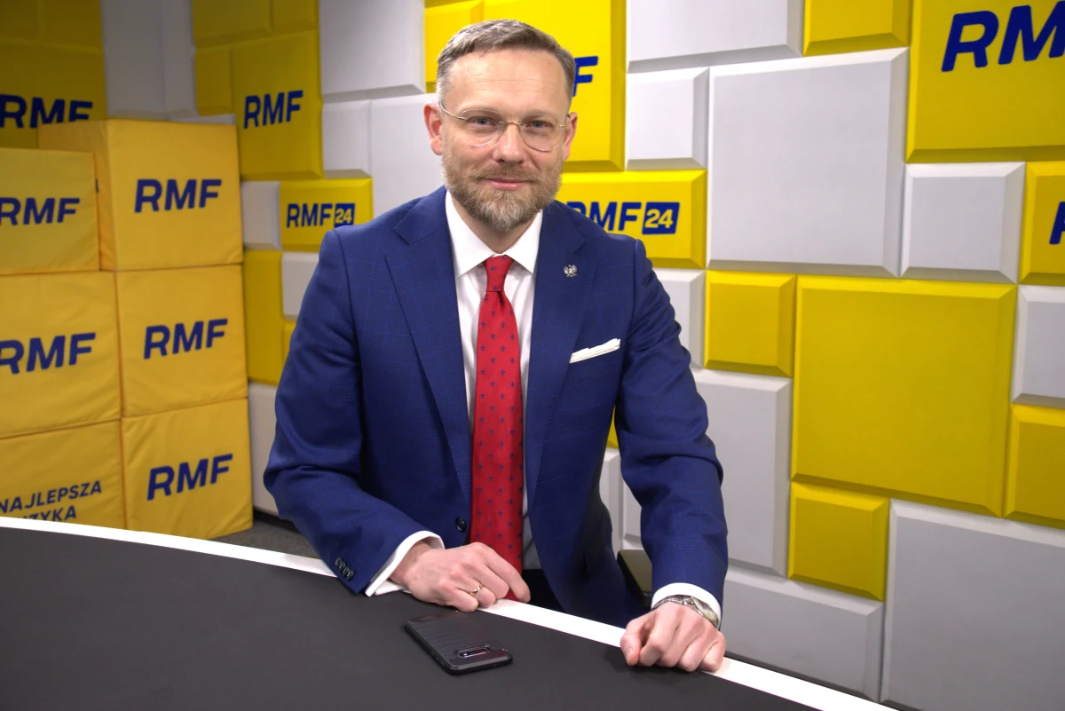 "Bardzo twardo stąpam po ziemi. Jestem szefem kancelarii prezydenta, to jest moje zajęcie, to moje zadanie, to moja służba. Trzeba poczekać na decyzję pana prezesa" – tak w Porannej rozmowie w RMF FM odpowiedział Zbigniew Bogucki na pytanie, czy będzie kandydatem PiS na premiera. Nasz gość mówił wiele o KRS, a także odpowiedział na pytanie, czy Karol Nawrocki zawetuje ustawę ws. programu SAFE.