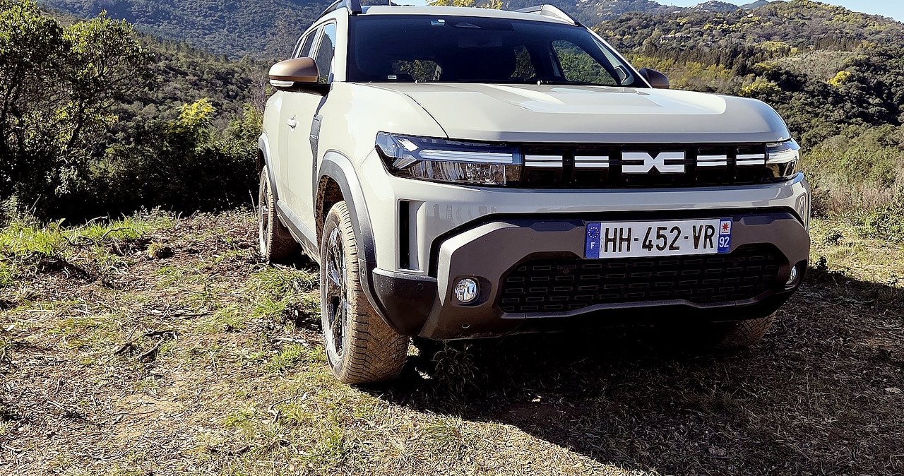 Jeździłem Dacią Duster i Bigster z hybrydą, która pali 7,3 l LPG. Murowany hit