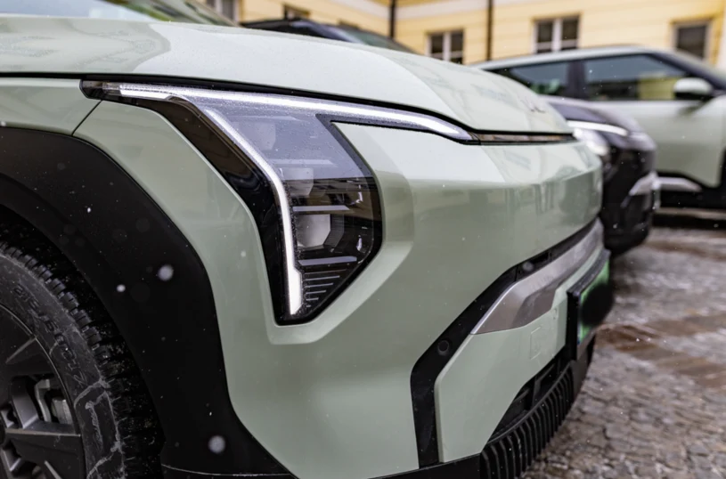 Policja ma nowe radiowozy. Są nieoznakowane, ale zdradza je jeden detal