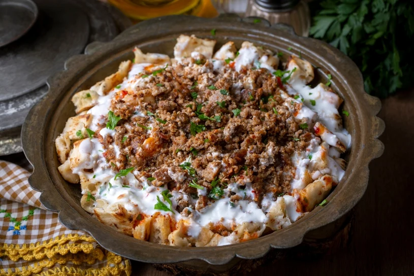 Ten przepis stał się hitem internetu. Makaron po turecku smakuje obłędnie