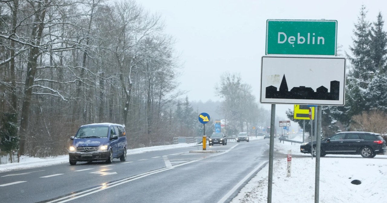 Przed znakiem D-42 nie ma mandatu, za nim 300 zł. To zależy od jednego