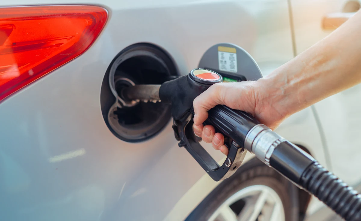 Ceny ropy na światowych rynkach rosną i są najwyższe od pół roku. Rosną też ceny paliw na stacjach benzynowych, na razie nieznacznie. Czy grożą nam drastyczne podwyżki?