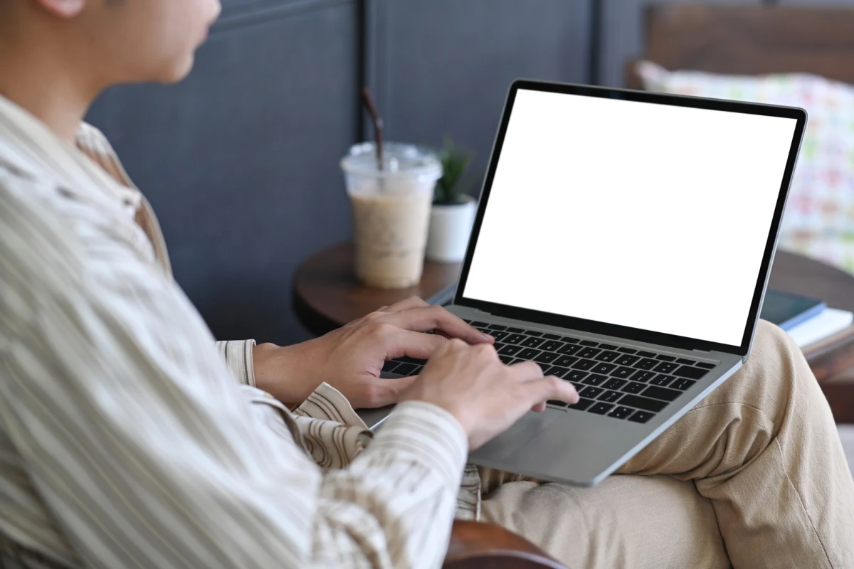 Departament Stanu USA pracuje nad stroną internetową, która ma zapewnić dostęp do treści zablokowanych m.in. w Europie z powodu np. stwierdzonej mowy nienawiści czy propagowania terroryzmu. Taką informacją podzielił się Reuters, wskazując, że amerykańskie władze chcą w ten sposób walczyć z cenzurą.