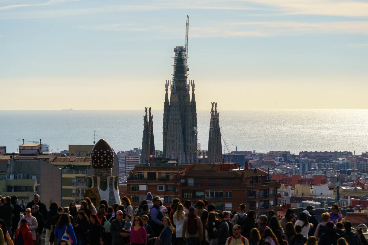 Słynna bazylika Sagrada Familia w Barcelonie osiągnęła swoją docelową wysokość 172,5 metra. W piątek na Wieży Jezusa zamontowano ostatni, najwyższy element – pionowe ramię krzyża. Jak podkreślił główny architekt budowy Jordi Fauli, to historyczny moment zarówno dla świątyni, jak i całego miasta.