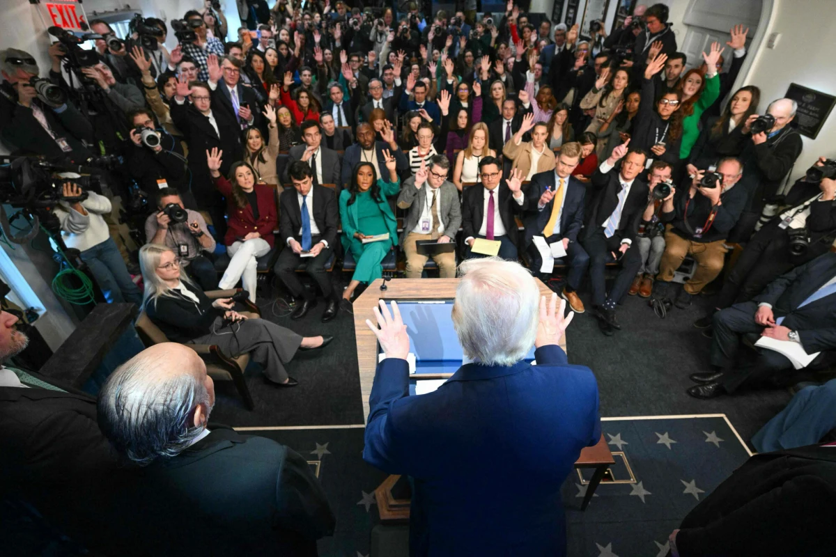 Wściekły na decyzję Sądu Najwyższego, który uznał nałożone przez USA cła za nielegalne, Donald Trump ogłosił nałożenie globalnej, 10-procentowej stawki celnej. Taryfa ma obowiązywać przez pięć miesięcy.