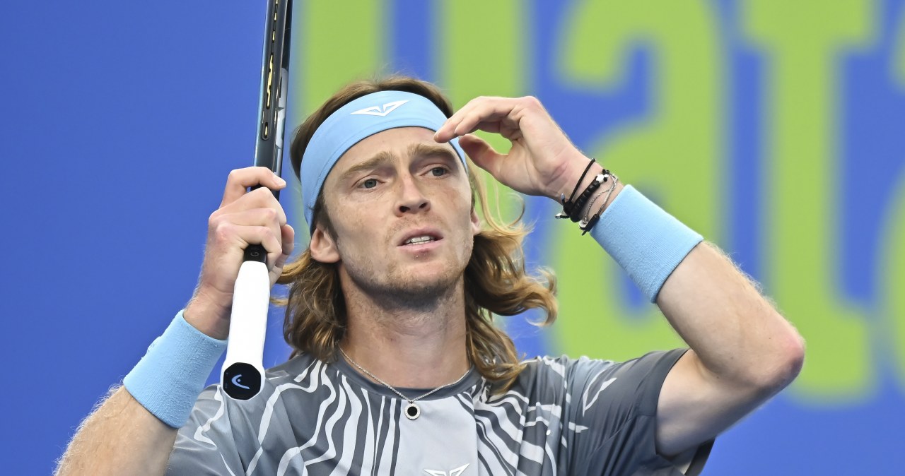 Furia Rosjanina. Nie wytrzymał i ruszył do sędziego. Rozległy się gwizdy