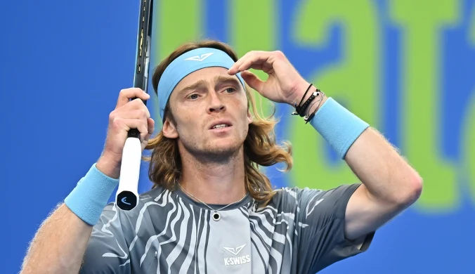 Furia Rosjanina. Nie wytrzymał i ruszył do sędziego. Rozległy się gwizdy