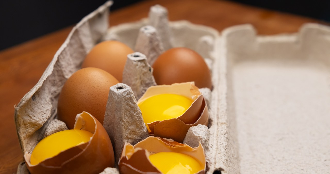 Groźne bakterie na skorupkach jaj. "Nie należy spożywać"