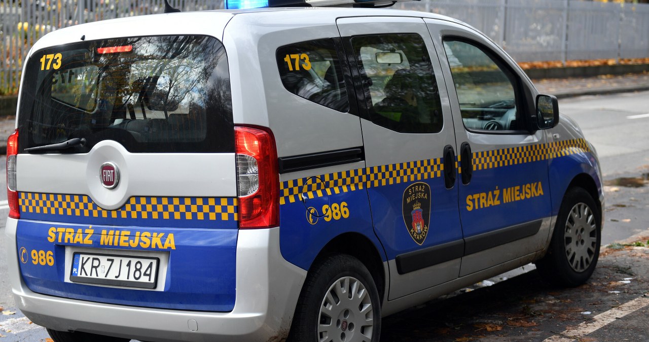 Radiowóz straży miejskiej uderzył w samochód. Kierowca pod wpływem alkoholu
