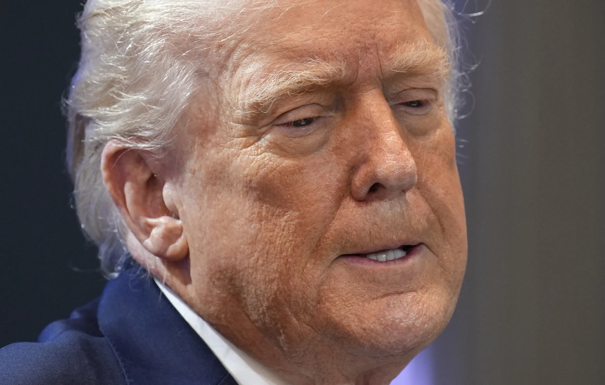 Prezydent Donald Trump powiedział w sobotę, że podniesie z 10 do 15 procent tymczasowe globalne cła na towary importowane. To reakcja na werdykt Sądu Najwyższego USA, który wcześniej w piątek unieważnił większość taryf nałożonych przez prezydenta USA w 2025 r. 
