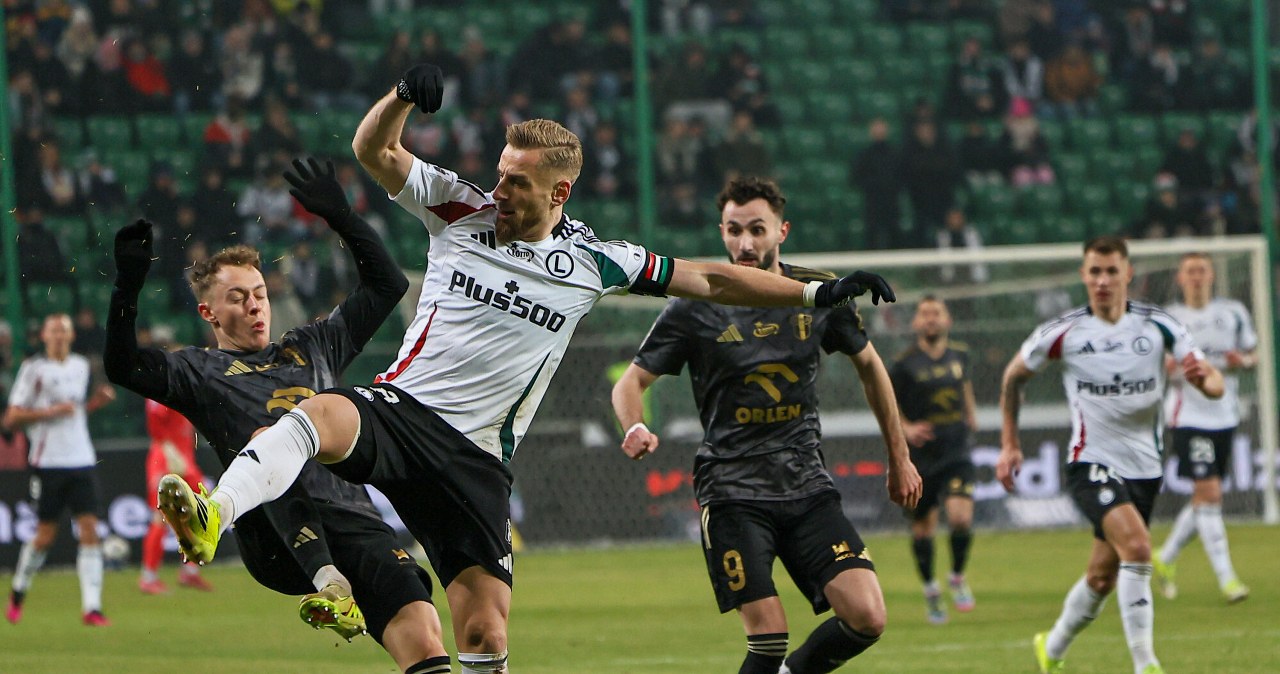 Sceny w Warszawie, sensacyjni bohaterowie Papszuna. Legia odbiła się od dna