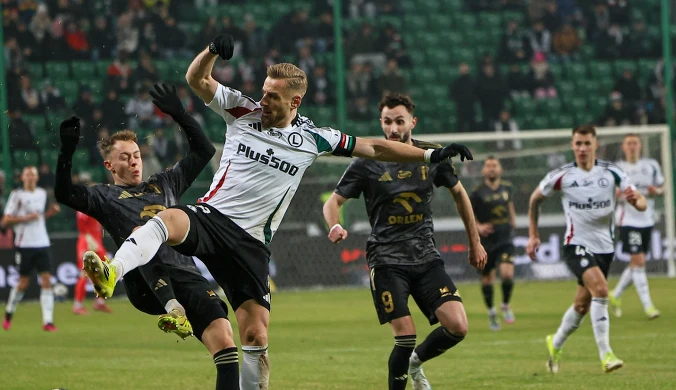 Sceny w Warszawie, sensacyjni bohaterowie Papszuna. Legia odbiła się od dna