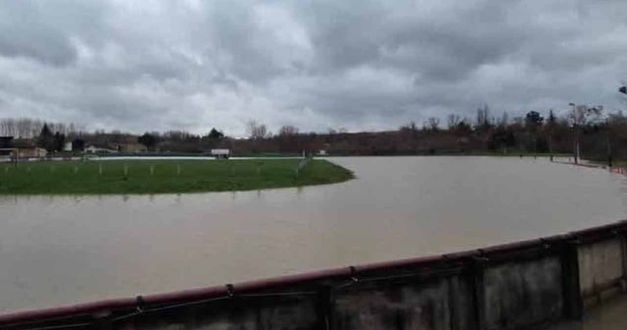 Wielka woda paraliżuje sport. Obiekty zalane, a rozgrywki odwołane