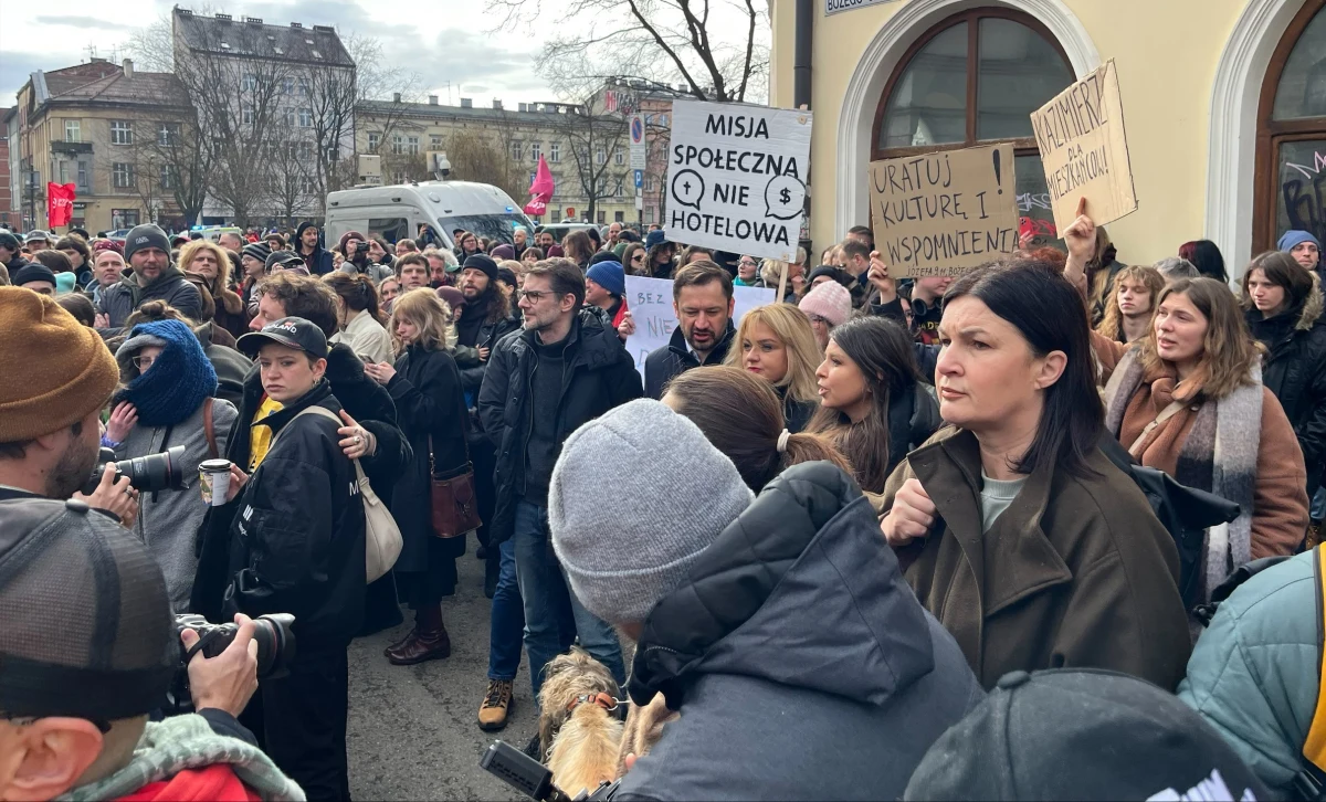Prezydent Krakowa Aleksander Miszalski obiecał konkretne działania w odpowiedzi na protesty mieszkańców. Włodarz miasta zamierza zmienić plan zagospodarowania przestrzennego Kazimierza oraz zapewnić lokatorom pomoc prawną, by bronić historycznego charakteru dzielnicy. Chodzi o kamienicę przy ul. Józefa i Bożego Ciała, której mieszkańcy otrzymali nakaz opuszczenia swoich lokali. Ma tam powstać pięciogwiazdkowy hotel. 