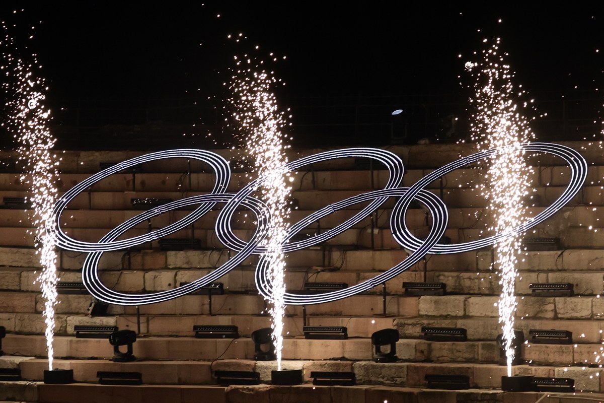 Ceremonia zamknięcia igrzysk w starożytnym amfiteatrze w Weronie