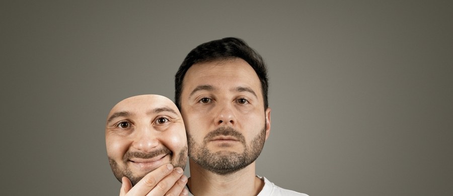 Najbardziej znana jej twarz – zamyślona i smutna. Kojarzona jest także z brakiem sił, wycofaniem z życia, a nawet ucieczką. To jednak choroba na tyle podstępna, że potrafi udawać zdrowie – z uśmiechem, energią i pozornie dobrym samopoczuciem. Możemy widzieć kogoś codziennie i nie zauważyć, że ona zabiera go po kawałku od środka. W Dniu Walki z Depresją – demaskujemy tę chorobę, która według Światowej Organizacji Zdrowia jest czwartą najpoważniejszą chorobą na świecie i jedną z głównych przyczyn  samobójstw.