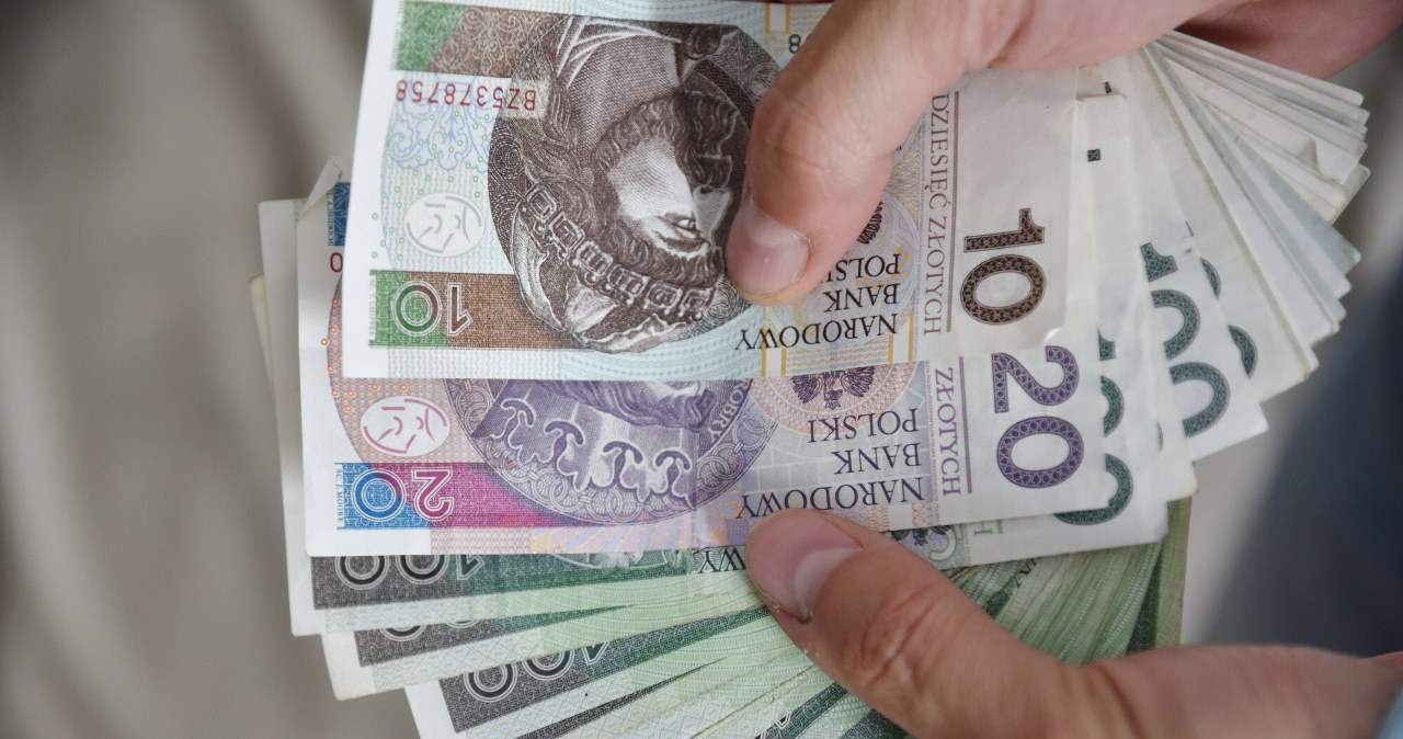 Przepracowałeś 20 lat? Dostaniesz 345 zł miesięcznie więcej