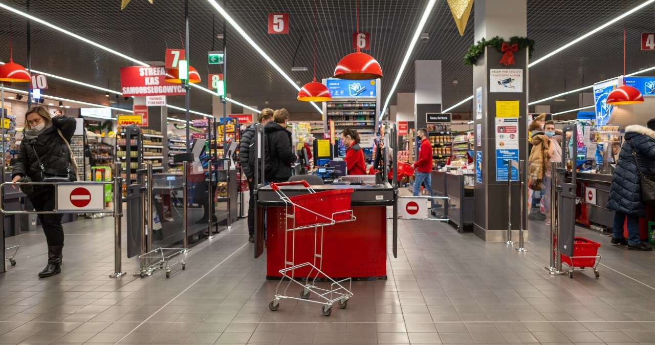 Kłopoty znanych polskich sklepów. Dyskonty coraz bardziej je "podgryzają"