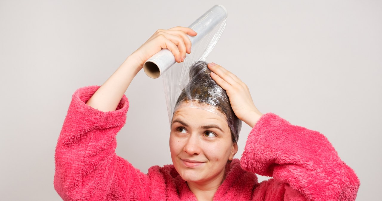 Nakładam to na włosy i zawijam w folię. Efekty jak po wizycie u fryzjera