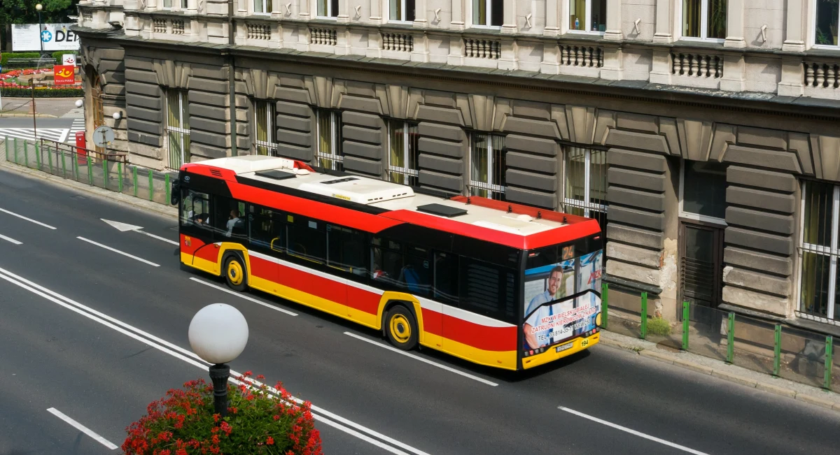 Miejski Zakład Komunikacyjny w Bielsku-Białej (woj. śląskie) rozpoczął budowę nowoczesnej stacji ładowania autobusów elektrycznych. Inwestycja o wartości ponad 8,5 mln zł ma znacząco przyspieszyć rozwój elektromobilności w spółce – poinformował przedstawiciel MZK, Michał Gąsior.