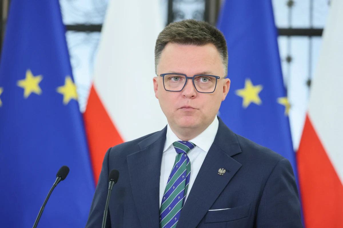 Były marszałek Sejmu Szymon Hołownia zaprzeczył, że zmaga się z depresją. "Zmagam się z innymi wyzwaniami. Jestem na dobrej drodze, leki działają, odzyskuję siły" - napisał w długiej odpowiedzi odnoszącej się do medialnych doniesień o jego chorobie. "Wyłącznym dysponentem informacji o swoim stanie zdrowia zawsze i bezwarunkowo powinien być sam chory; gwarantuje mu to prawo, a także zwykła przyzwoitość" - podkreślił. 