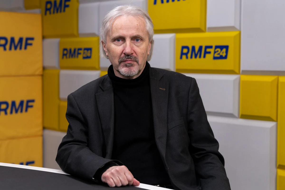"Jeśli chodzi o SAFE, to równoległe toczą się dwa pojedynki" - powiedział w Popołudniowej rozmowie w RMF FM profesor Rafał Chwedoruk. "Jeden to absurdalna, militarystyczna licytacja pod tytułem kto, bez względu na budżet państwa, wyda szybciej i więcej, inwestując w dużej mierze w zagraniczne fabryki. Z drugiej strony jest coś, co jest istotne, co będzie osią sporu politycznego w Polsce. To jest mecz na ziemi polskiej: Europa kontra Stany Zjednoczone" - dodał politolog.