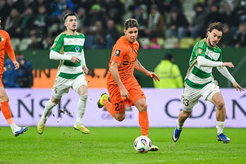 Gdańsk uciszony, wystarczyły trzy minuty. Dwa ciosy, później nagła zapaść