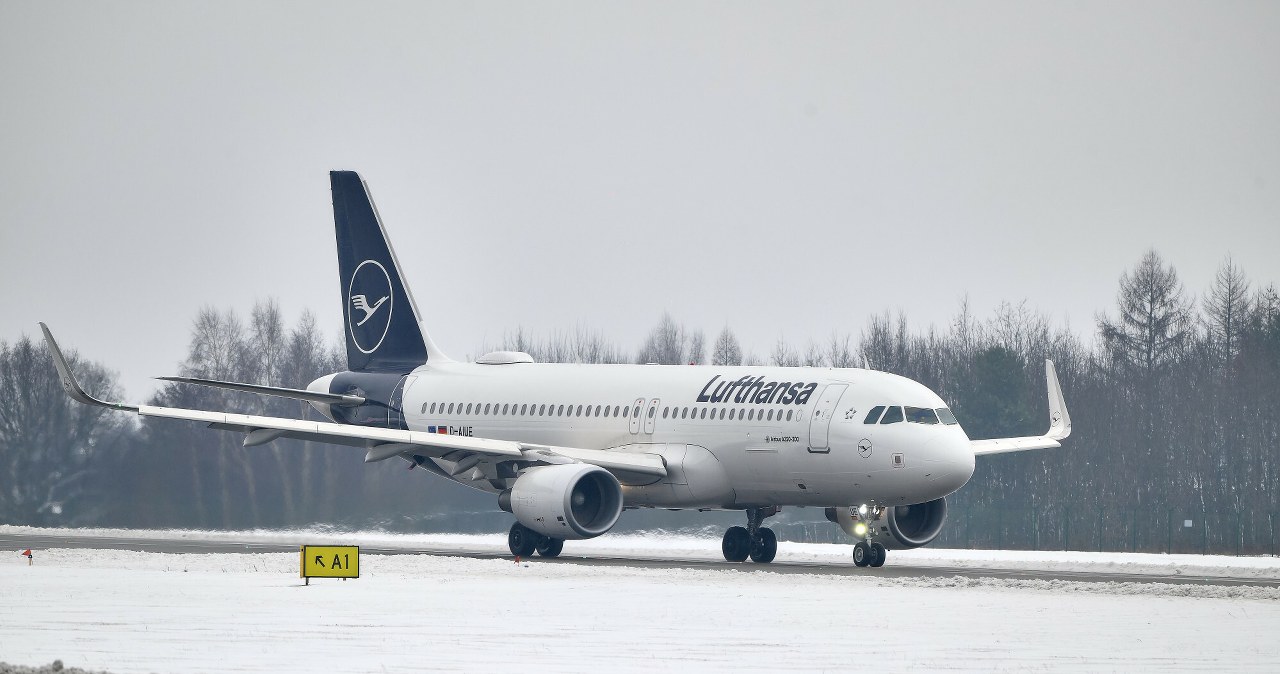 Horror na lotnisku. 600 pasażerów spędziło całą noc w samolotach