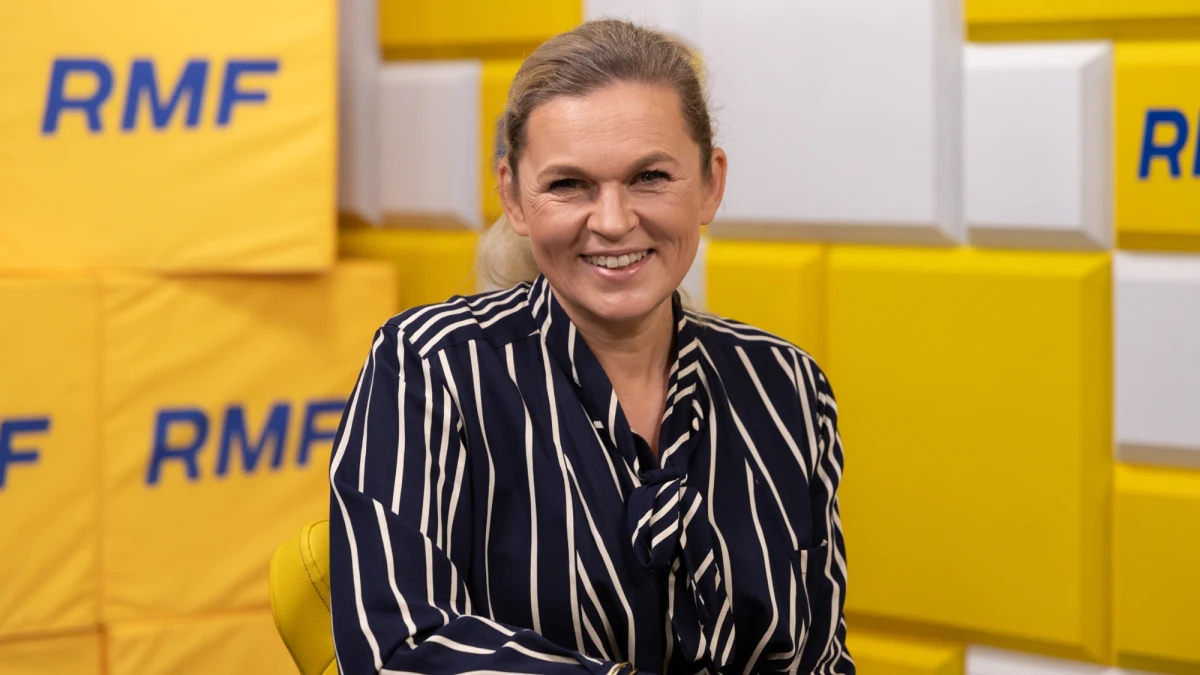 Według prognoz GUS do 2029 roku liczba dzieci w wieku 7–14 lat spadnie o około 5 proc., do 2034 roku – niemal o 20 proc., a do 2060 roku nawet o 30 proc. Czy puste szkoły bez uczniów to realny scenariusz? Jak Ministerstwo Edukacji Narodowej zamierza rozwiązać ten problem? Ile szkół będzie do likwidacji? Co dalej z nauczycielami z łączonych bądź likwidowanych szkół? Gościem w Porannej rozmowie w RMF FM będzie Barbara Nowacka, ministra edukacji narodowej.