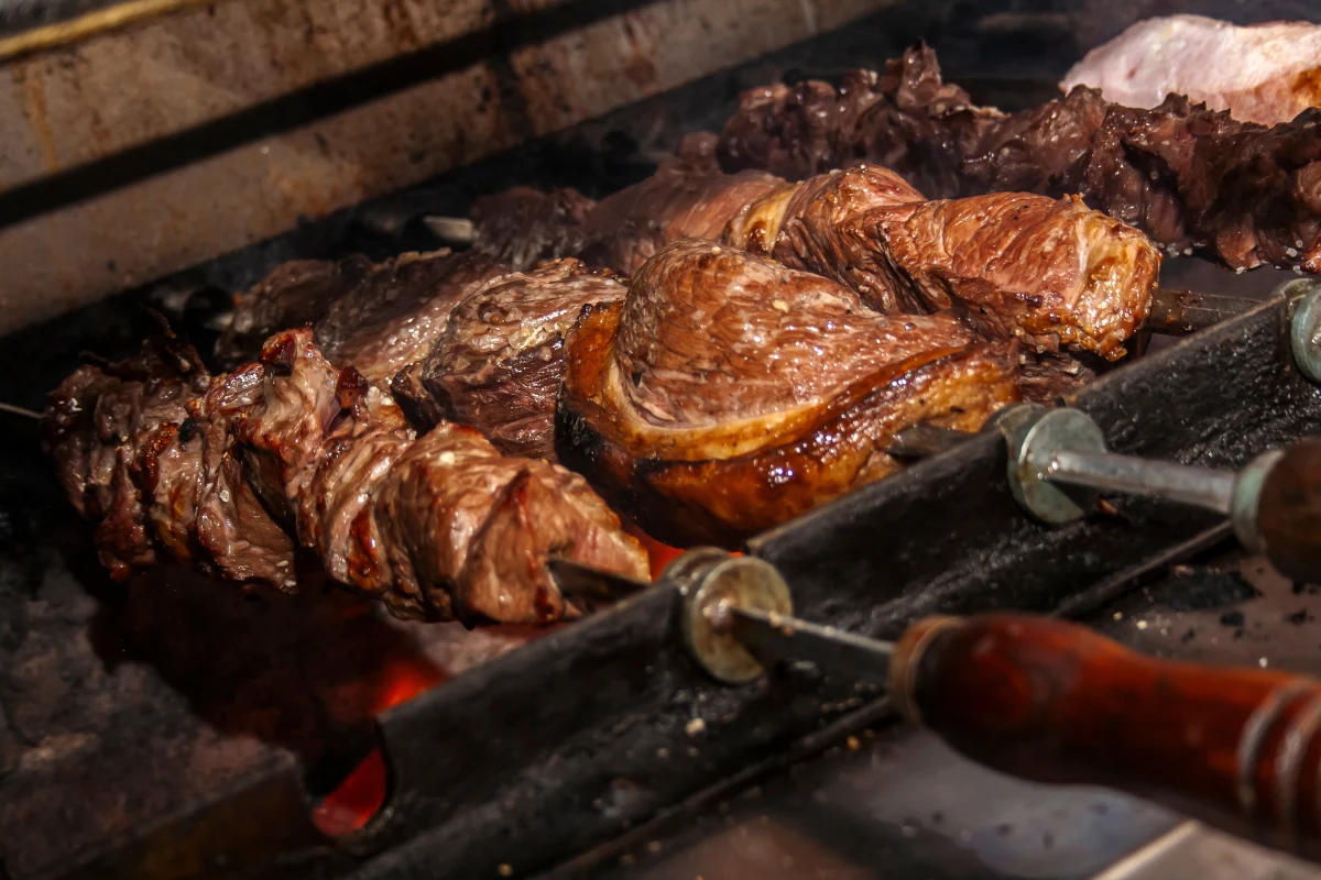 Wiceminister rolnictwa Małgorzata Gromadzka ogłosiła "pilne kontrole" brazylijskiej wołowiny trzy miesiące po otrzymaniu ostrzeżenia w tej sprawie z Brukseli. Jak się tłumaczy? 