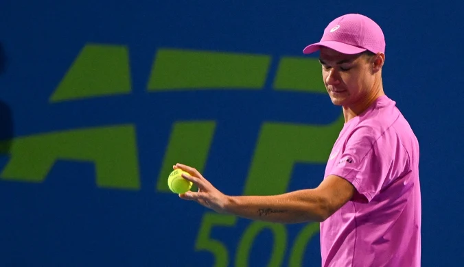 Trzy sety u Majchrzaka. Nie będzie starcia z Hurkaczem