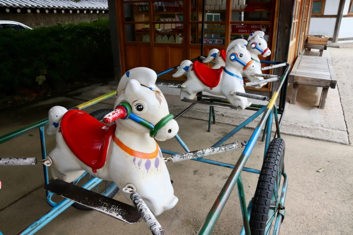 Najniższy na świecie współczynnik dzietności jest w Korei Południowej. Choć nadal mówi się, że długotrwały kryzys demograficzny może tam grozić "szokiem gospodarczym", właśnie opublikowano nowe dane rządowe, z któych wynika, że współczynnik wzrósł drugi rok z rzędu, osiągając poziom 0,80 w 2025 r. z 0,75 rok wcześniej. Populacja kraju jednak wciąż się kurczy.