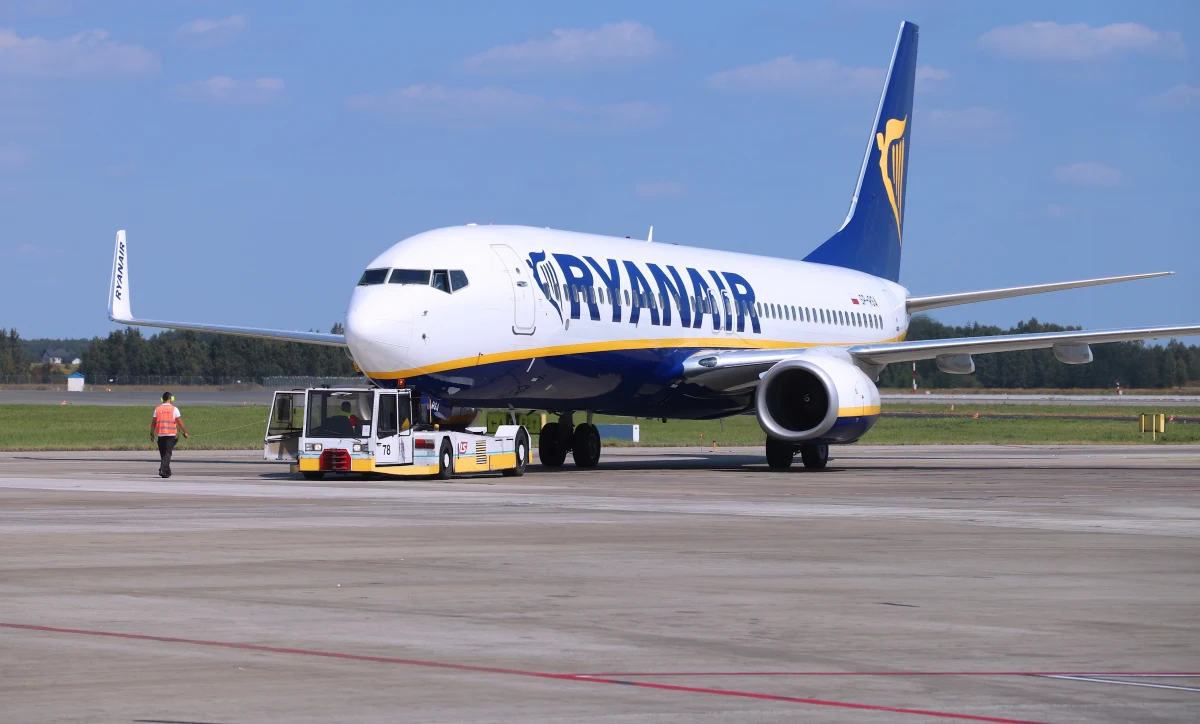 Samoloty linii Ryanair polecą latem z Katowic w cztery nowe kierunki. Będą to: Malaga, Aarhus, Lamezia Terme i Tirana. Przewoźnik zapowiedział bazowanie latem w Katowicach dziewięciu swoich samolotów, w ub. roku było ich osiem.