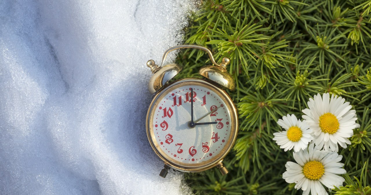Śpimy o godzinę krócej. W który weekend jest zmiana czasu w letni?