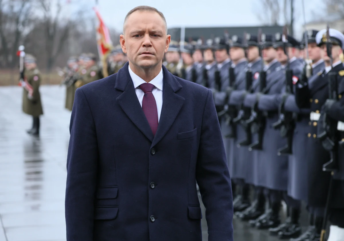 Sejmowa Komisja Finansów Publicznych i Komisja Obrony Narodowej pozytywnie zaopiniowały wszystkie poprawki Senatu do ustawy wdrażającej unijny program dozbrajania SAFE. Politycy PiS poparli dwie poprawki senackiej większości, ale byli przeciwko tej, która zakładała, że pożyczki nie będą spłacane z budżetu obrony narodowej. Kiedy głosowanie nad poprawkami i kiedy ustawa trafi na biurko Karola Nawrockiego? O to, czy prezydent powinien podpisać ustawę dot. programu SAFE, pytamy Was w sondzie poniżej.